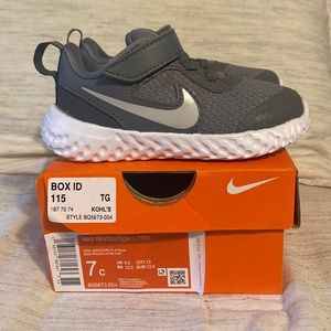 Nike Revolution Sneakers